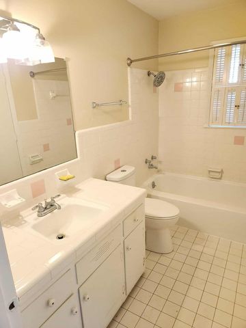 415 Linda Dr, Hopkinsville, KY 42240