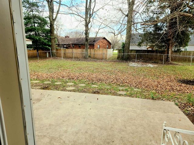 415 Linda Dr, Hopkinsville, KY 42240