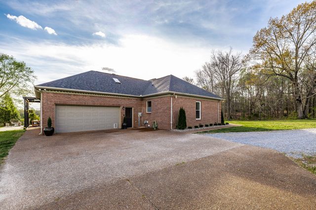1075 Fannie Nicholson Rd, Chapmansboro, TN 37035