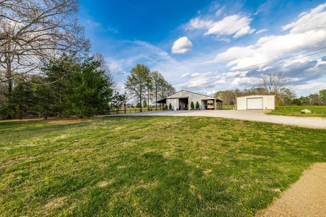 1075 Fannie Nicholson Rd, Chapmansboro, TN 37035