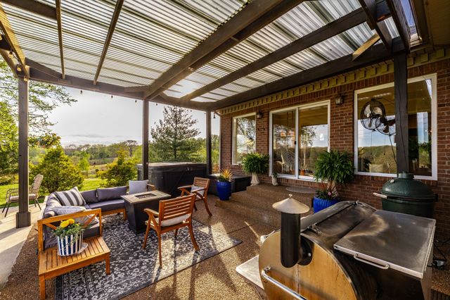 1075 Fannie Nicholson Rd, Chapmansboro, TN 37035