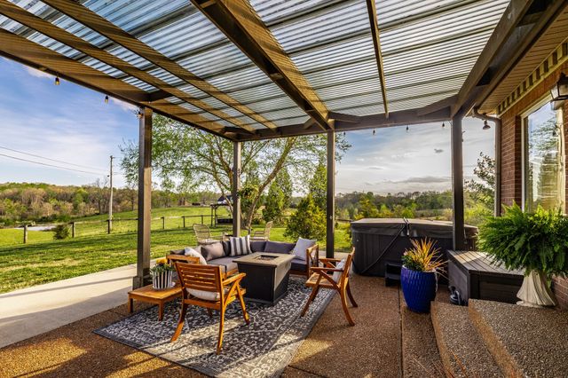 1075 Fannie Nicholson Rd, Chapmansboro, TN 37035