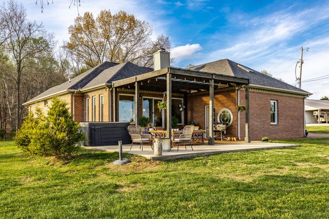 1075 Fannie Nicholson Rd, Chapmansboro, TN 37035
