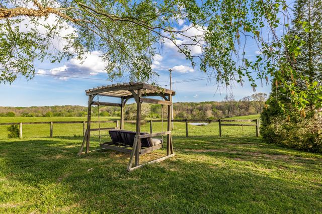 1075 Fannie Nicholson Rd, Chapmansboro, TN 37035