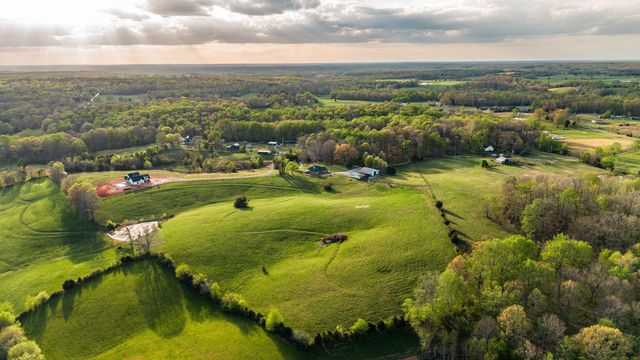 1075 Fannie Nicholson Rd, Chapmansboro, TN 37035