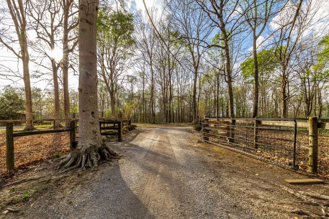 1075 Fannie Nicholson Rd, Chapmansboro, TN 37035