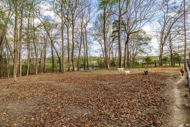 1075 Fannie Nicholson Rd, Chapmansboro, TN 37035