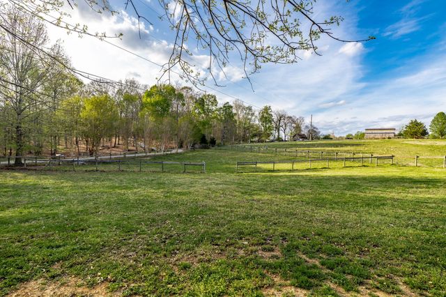 1075 Fannie Nicholson Rd, Chapmansboro, TN 37035