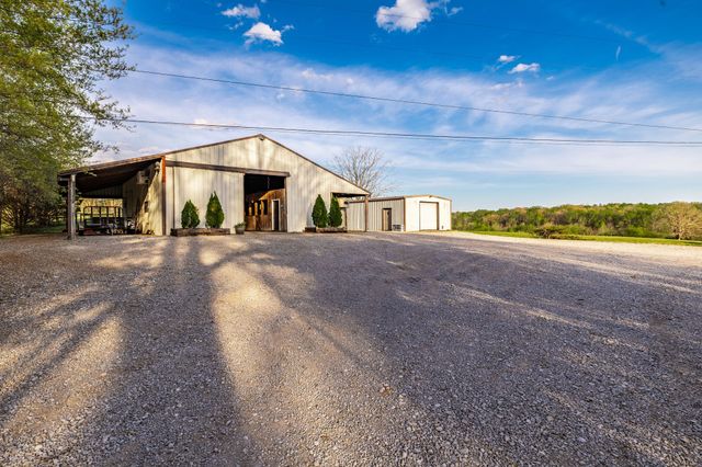 1075 Fannie Nicholson Rd, Chapmansboro, TN 37035