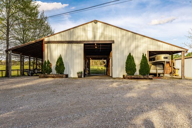 1075 Fannie Nicholson Rd, Chapmansboro, TN 37035