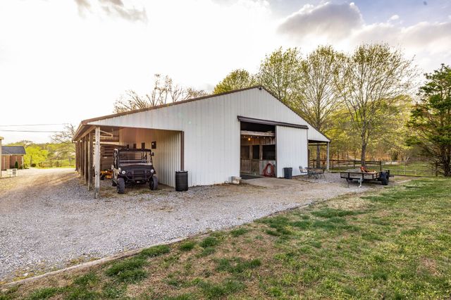 1075 Fannie Nicholson Rd, Chapmansboro, TN 37035