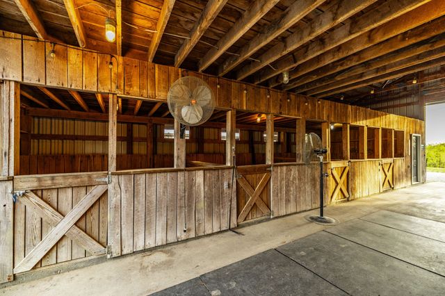 1075 Fannie Nicholson Rd, Chapmansboro, TN 37035