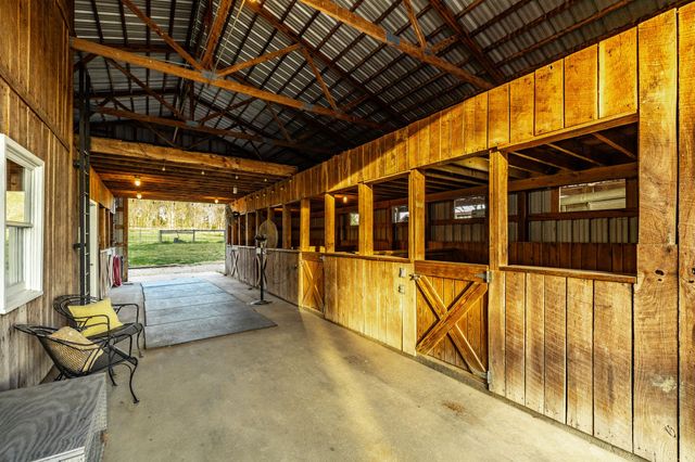 1075 Fannie Nicholson Rd, Chapmansboro, TN 37035