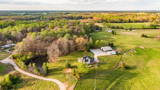1075 Fannie Nicholson Rd, Chapmansboro, TN 37035