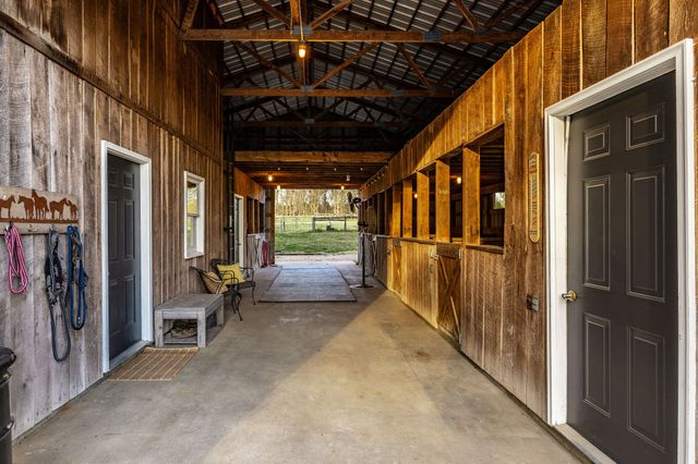 1075 Fannie Nicholson Rd, Chapmansboro, TN 37035