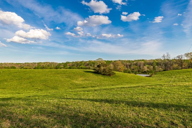 1075 Fannie Nicholson Rd, Chapmansboro, TN 37035