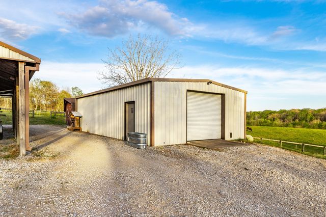 1075 Fannie Nicholson Rd, Chapmansboro, TN 37035