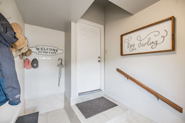 1075 Fannie Nicholson Rd, Chapmansboro, TN 37035