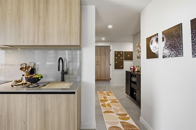 121 NE 5th St 1712, Miami, FL 33132