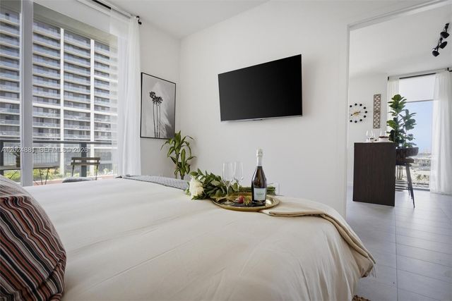 121 NE 5th St 1712, Miami, FL 33132