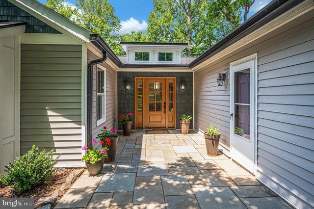 3113 LAKEVIEW PKWY, Locust Grove, VA 22508