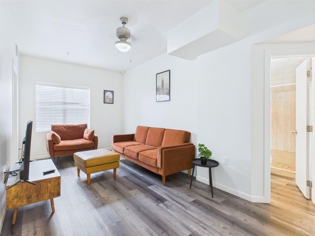 911 W 22nd ST 405, Austin, TX 78705