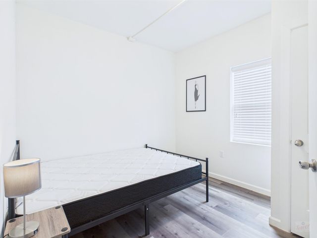 911 W 22nd ST 405, Austin, TX 78705