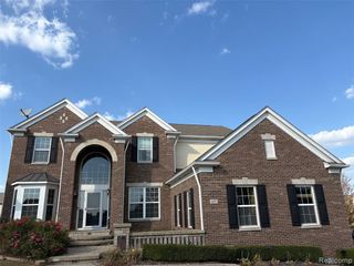 1237 Greythorne Drive, Lake Orion, MI 48359