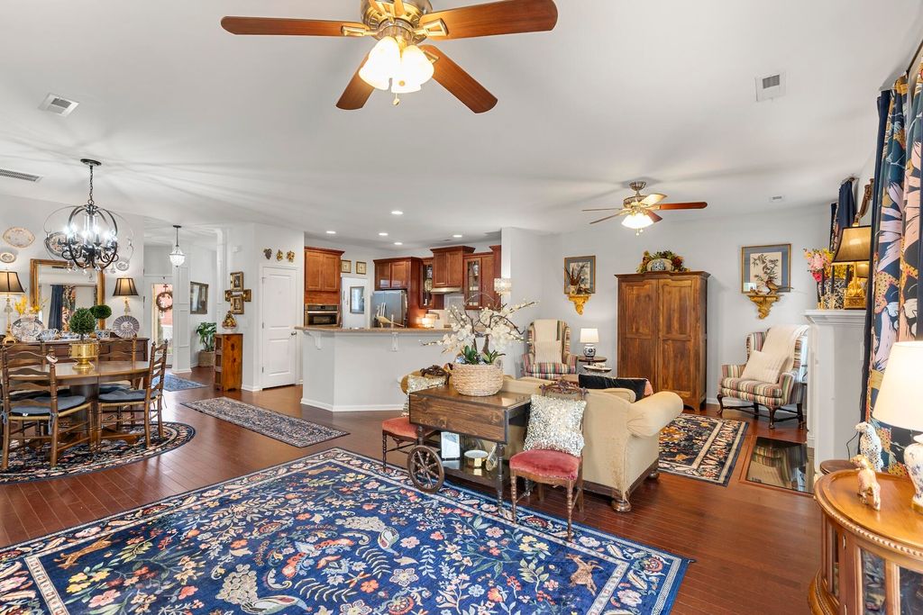 Image 8 of property listing at 467 Sanders Farm Lane, Wando, SC 29492