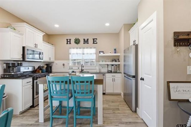 17018 Crossing Circle, Lindale, TX 75771