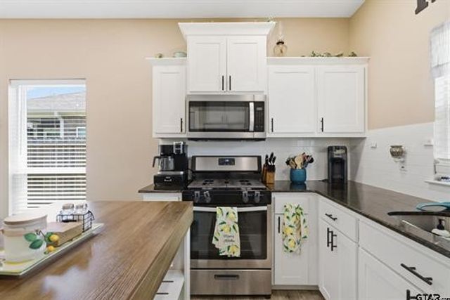 17018 Crossing Circle, Lindale, TX 75771