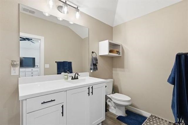 17018 Crossing Circle, Lindale, TX 75771