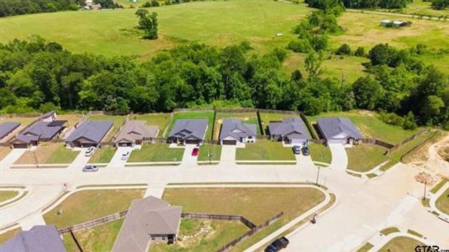 17018 Crossing Circle, Lindale, TX 75771