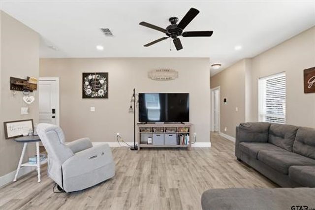 17018 Crossing Circle, Lindale, TX 75771