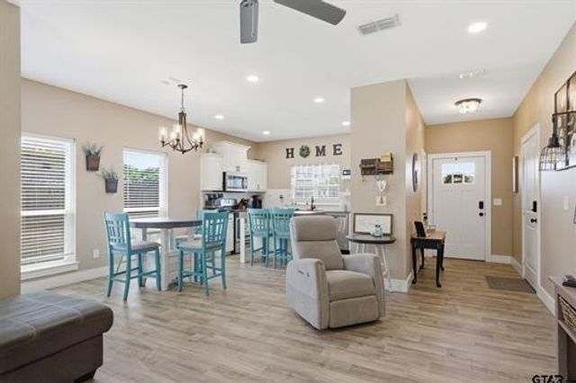 17018 Crossing Circle, Lindale, TX 75771