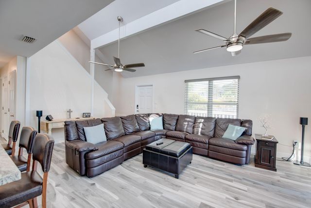 15 Bay Drive, Saddlebunch, FL 33040