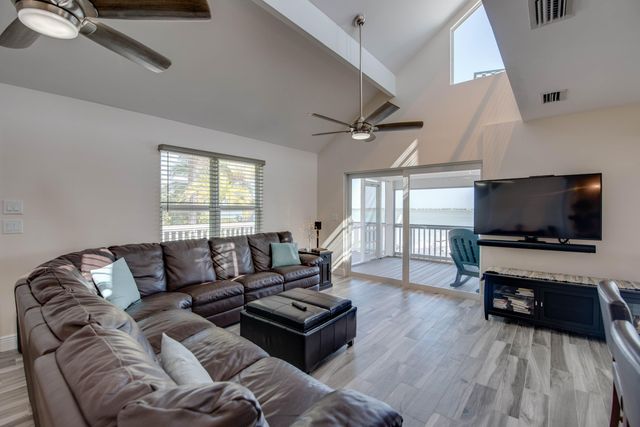 15 Bay Drive, Saddlebunch, FL 33040