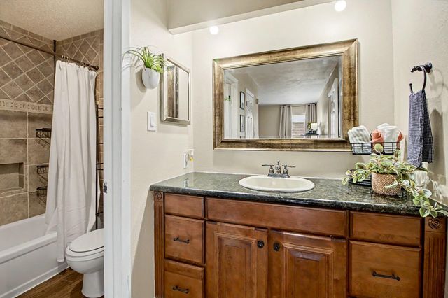 1901 Holleman Drive W 502, College Station, TX 77840