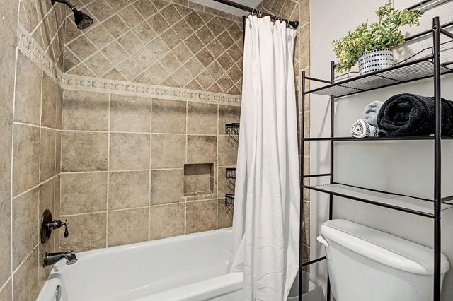 1901 Holleman Drive W 502, College Station, TX 77840