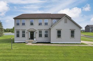 101 Stirling Way, Etna, OH 43062