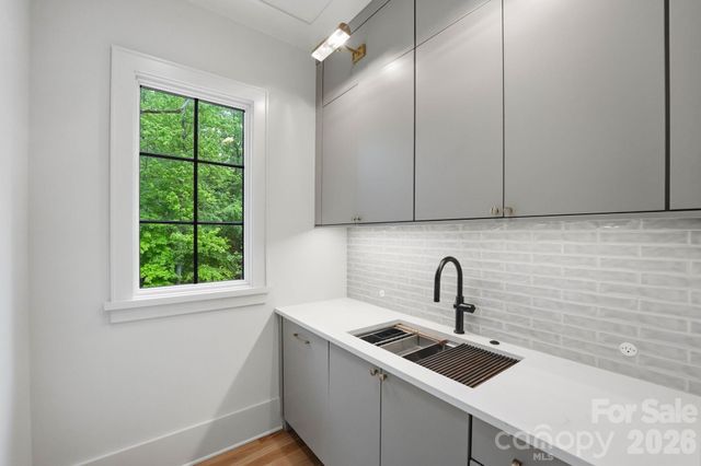 6010 Old Providence Lane, Charlotte, NC 28226