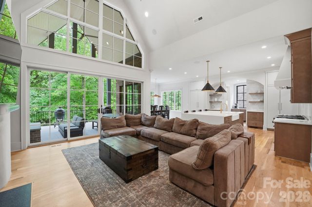 6010 Old Providence Lane, Charlotte, NC 28226