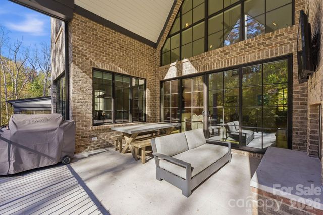 6010 Old Providence Lane, Charlotte, NC 28226