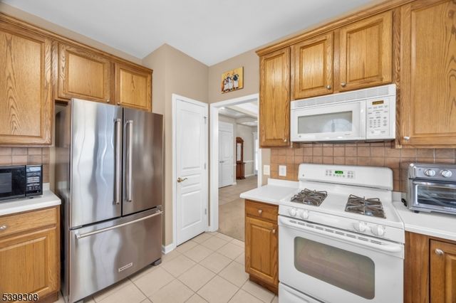 324 Biltmore Ln, Franklin Twp., NJ 08873