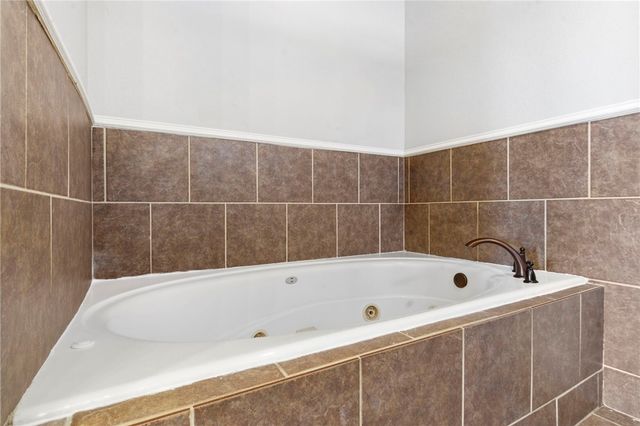 649 N Rupple Road, Fayetteville, AR 72704