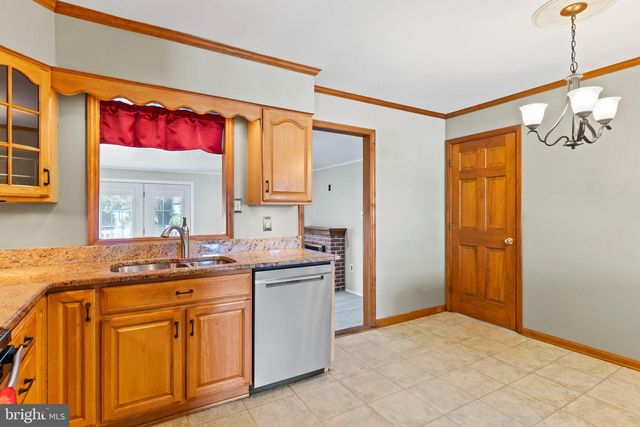 6 SLATE HILL RD, Camp Hill, PA 17011