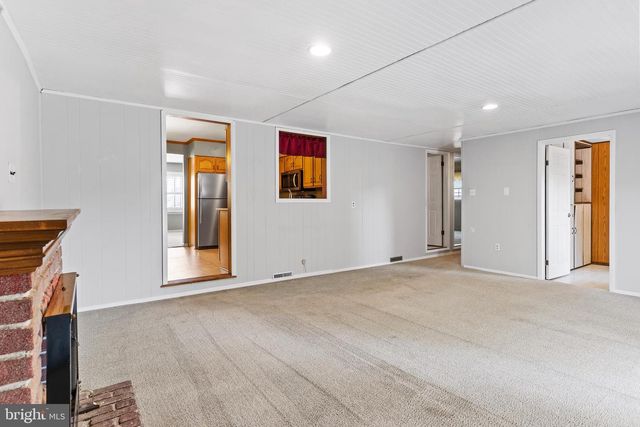6 SLATE HILL RD, Camp Hill, PA 17011