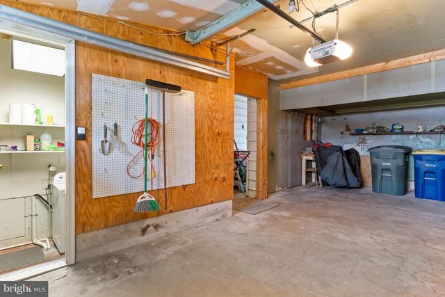 6 SLATE HILL RD, Camp Hill, PA 17011