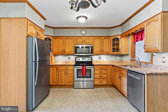 6 SLATE HILL RD, Camp Hill, PA 17011