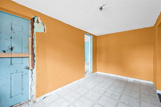 2415 NW 15th St, Miami, FL 33125